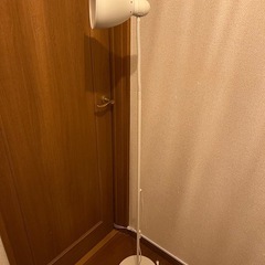 IKEA LERSTA（レールスタ）フロアランプ ホワイト アルミ製の画像