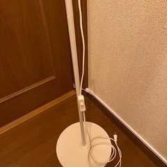IKEA LERSTA（レールスタ）フロアランプ ホワイト アルミ製の画像