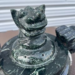 獅子装飾の黒色香炉の画像