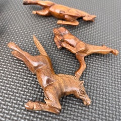 木製馬の置物8体セットの画像
