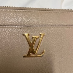 LOUIS VUITTONの画像