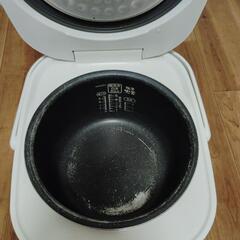 ⭐️お取り引き完了❗️⭐️炊飯器アイリスオーヤマ ５合炊き中古❗️若干難有り❗️の画像