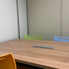 【急募！無料】会議用テーブル　事務デスク　幅150㎝　机と椅子セットも可能の画像