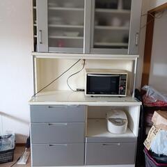 収納付き食器棚の画像