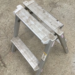 折り畳み　脚立の画像