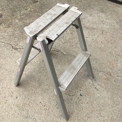 折り畳み　脚立の画像