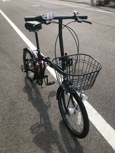 折り畳み自転車です。プリウスにも乗せれる大きさです。