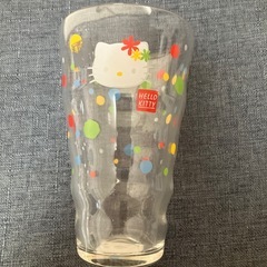 キティちゃんのマグカップとグラスの画像