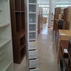 リユースのサカイ栃木店★ジモティ割あり★  収納棚 ホワイト W19.5×D37.5×H180 クリーニング済み TC10293の画像
