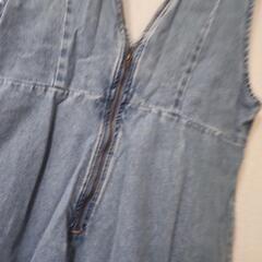 GU デニムブルーワンピース Vネック ノースリーブの画像