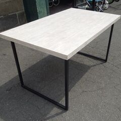 モルタル調天板 ダイニングテーブル オフィスデスク フリーデスク 軽量 机 作業台 ディスプレイテーブル 幅135cm  札幌市東区 新道東店の画像