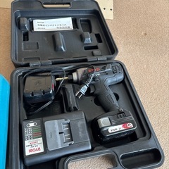 マキタとリョウビの充電式ドライバーの画像