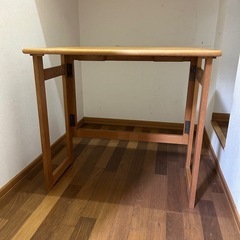 木製折畳み机の画像