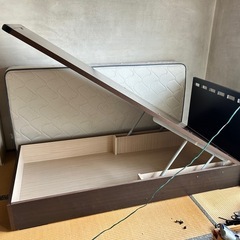 木製ベッドベース　シングルサイズ　収納庫付き
の画像