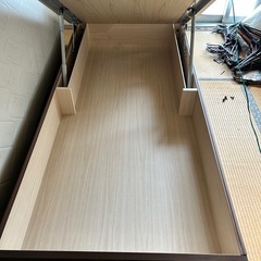 木製ベッドベース　シングルサイズ　収納庫付き
の画像