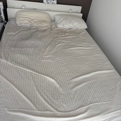 ダブルベッドの画像
