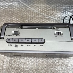 ラジカセ　シルバーの画像