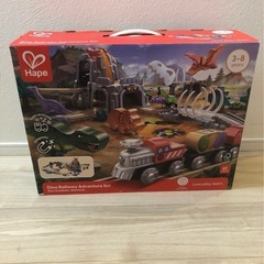 新品同様 Hape(ハペ) 恐竜レールデラックスセット　おもちゃ　木製の画像