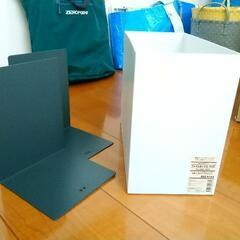 無印良品ファイルボックスとスチール製ブックスタンドの画像