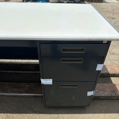 状態良　綺麗　在庫複数　オフィスデスク　事務所デスク　机　作業用　家具の画像