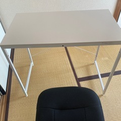 オフィス机とクルクル回る椅子セットの画像
