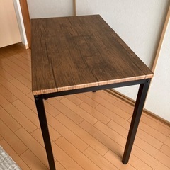 パソコンデスクまたはサイドテーブルにどうぞの画像