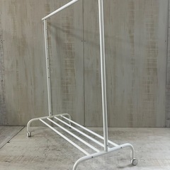 J３７６⭐️ ハンガーラック白　高さ調節可能の画像