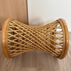 木製椅子の画像