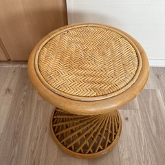 木製椅子の画像