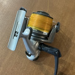 釣り好きな人に注目の商品🎣✨  リール Daiwa ダイワ 大型 スピニングリール 号-m2-300 3-200 HI-SPEED5.1:1 GYRO SPIN 3OT BALL BEARING POWERCAST-S グレー 黄色 黒の画像