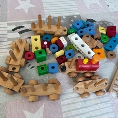 木製　おもちゃ　列車　パズル　ブロックの画像