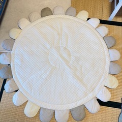 ベビー用寝るおくるみと遊びマットの画像