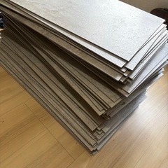 【SOLUM】 フロアタイル 10畳分 置くだけ ピューターグレー 83枚+αの画像