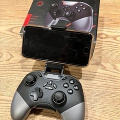 美品スマホホルダー付きワイヤレスコントローラーの画像