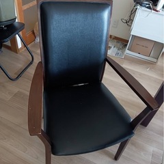 ダイニングテーブルと椅子4脚
の画像