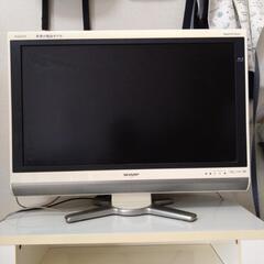 テレビとテレビボードの画像