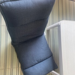 こたつと座椅子(欲しければこたつ布団も)の画像