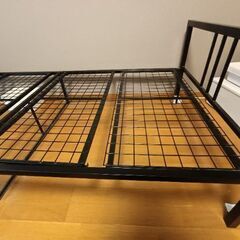 【直接引取り限定】スチール製ベッドフレームの画像