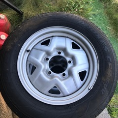 ジムニーのノーマルタイヤ　ホイール付きの画像