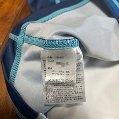 クロックス　ラッシュカード　120センチ〜140センチ　UVカット　一度のみ着用。　の画像