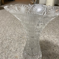 ガラスの花瓶の画像