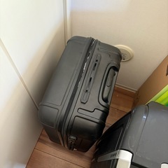 中型 スーツケース ラゲージ 荷物の画像