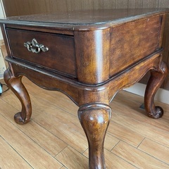 アンティーク家具　アシュリー　引き出し付きエンドテーブルの画像