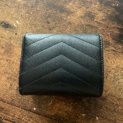 YSLイブサンローラン三つ折り財布の画像