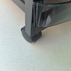 棚　骨組みは金属です　高さ約56.5㎝　幅約30㎝　奥行約40.5㎝の画像