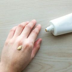 【新白岡駅より無料バスあり】軽作業！日用品のラベル張り・梱包・検査のお仕事の画像