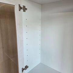 未使用訳あり 書棚 幅80 奥行31.5 高さ177.5 ホワイト ガラスキャビネット 天然木 桐 桐材 リビングボード ガラス扉 引出し 収納棚の画像