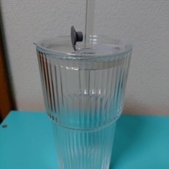 ガラスのコップ　ストロー付の画像