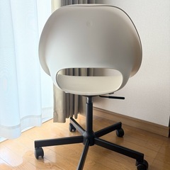 【IKEA】LOBERGET 回転チェア　椅子の画像