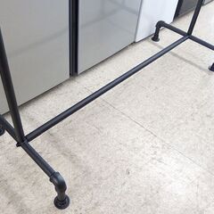ハンガーラック シングルハンガー ③ スチール製 ラスティック 幅約130cm パイプハンガー ブティックハンガー 黒革風塗装 ブラック 札幌市北区屯田店の画像
